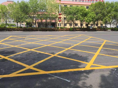 如皋小区交通黄色网格线