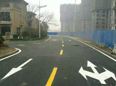 如皋别墅区道路画箭头线