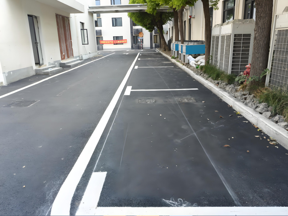 如皋园区道路画车位线